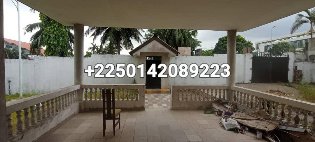Vente d'une Maison / Villa de 12 pièce(s) à 5.000.000 FCFA : Abidjan-Cocody-Riviera (Riviera Golf 4)