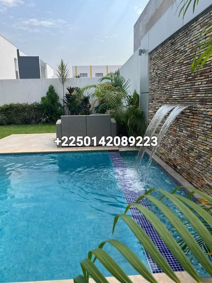 Vente d'une Maison / Villa de 5 pièce(s) à 280.000.000 FCFA : Abidjan-Bingerville (Feh kesser )