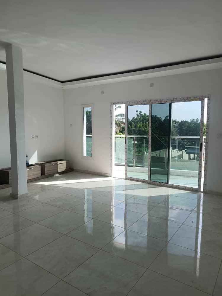 Vente d'une Maison / Villa de 5 pièce(s) à 250.000.000 FCFA : Abidjan-Cocody-Riviera (Riviera )