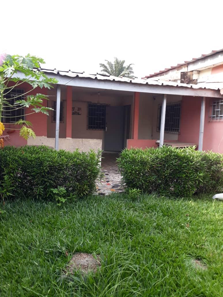 Location d'une Maison / Villa de 7 pièce(s) à 1.000.000 FCFA : Abidjan-Cocody-2 Plateaux (Sanon)
