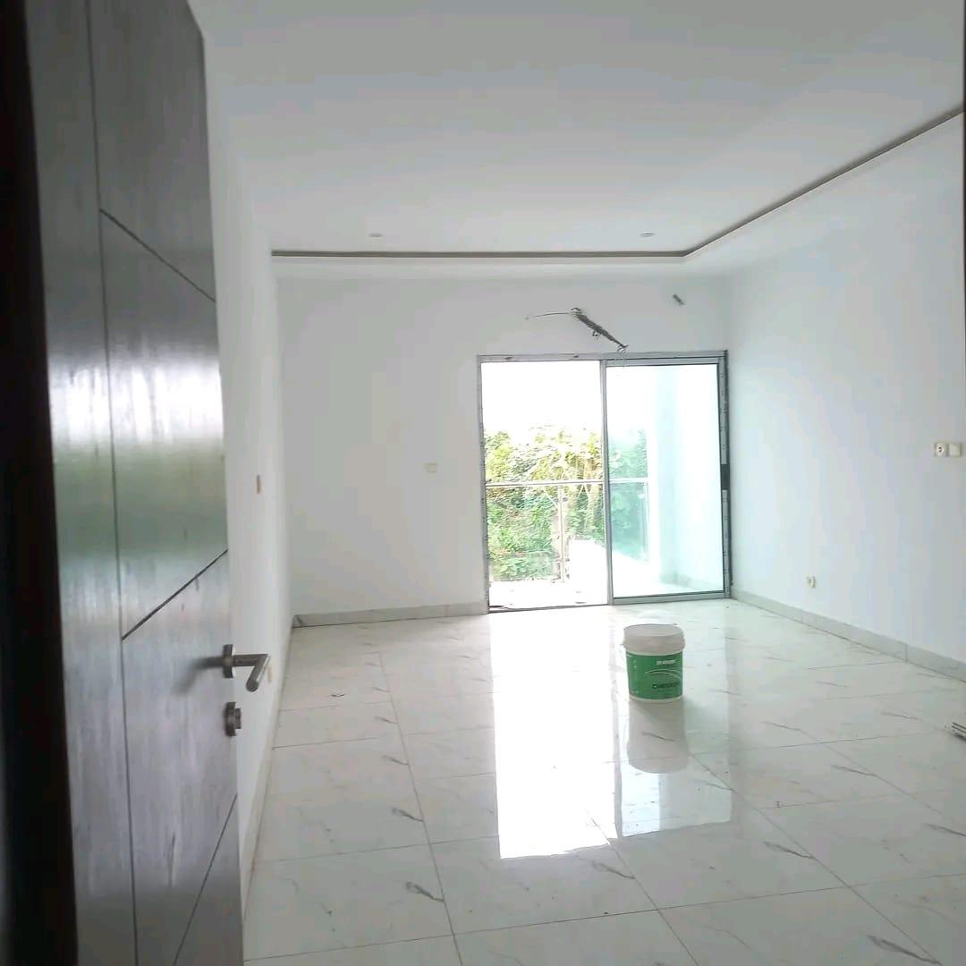 Vente d'une Maison / Villa de 5 pièce(s) à 110.000.000 FCFA : Abidjan-Cocody-Angré (Djorobite )