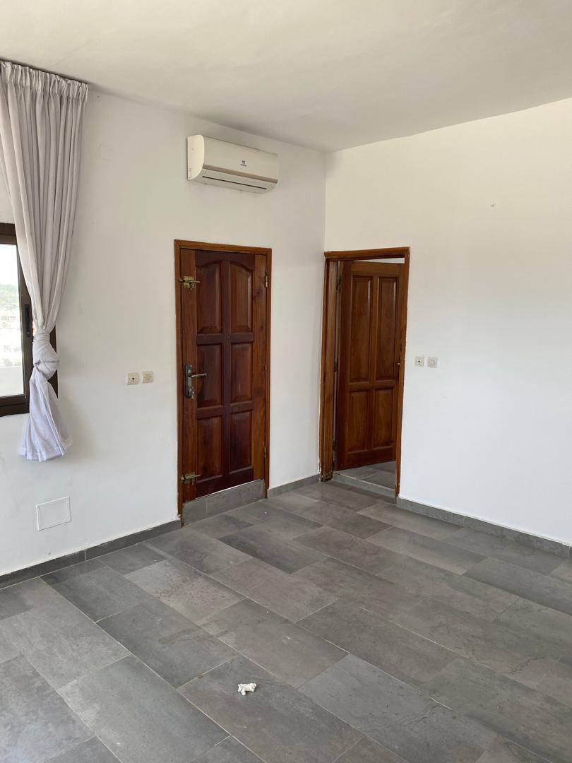 Location d'un Appartement de 2 pièce(s) à 350.000 FCFA : Abidjan-Cocody-Riviera (Riviera 4)