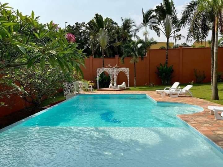 Vente d'une Maison / Villa : Abidjan-Cocody-Riviera (Riviera 4 )