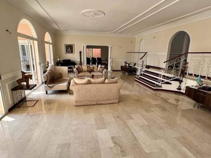 Vente d'une Maison / Villa de 9 pièce(s) à 2.300.000.000 FCFA : Abidjan-Cocody-Riviera (Riviera 4 )