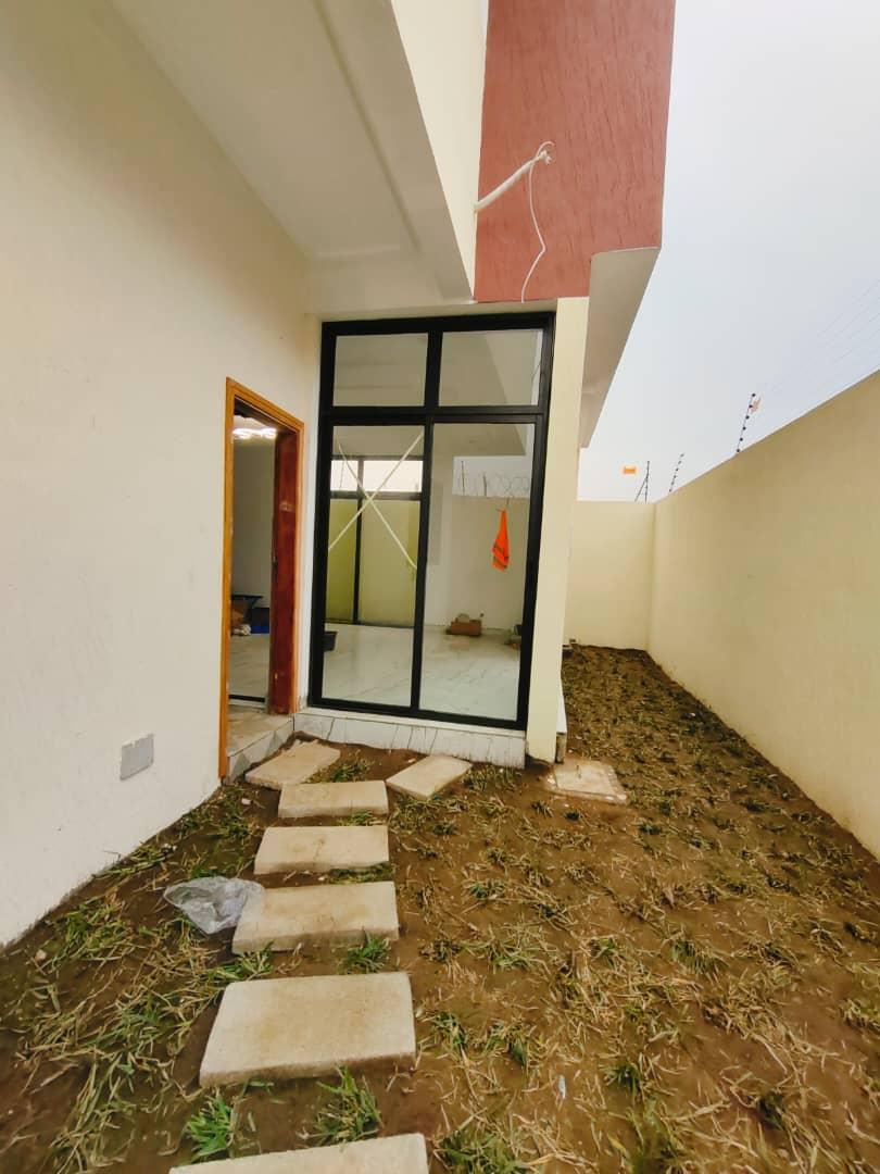 Vente d'une Maison / Villa de 6 pièce(s) à 160.000.000 FCFA : Abidjan-Cocody-Angré (Angre y4 )