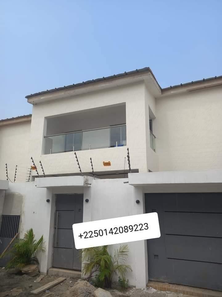 Vente d'une Maison / Villa de 4 pièce(s) à 45.000.000 FCFA : Abidjan-Bingerville (AKANDJÉ )