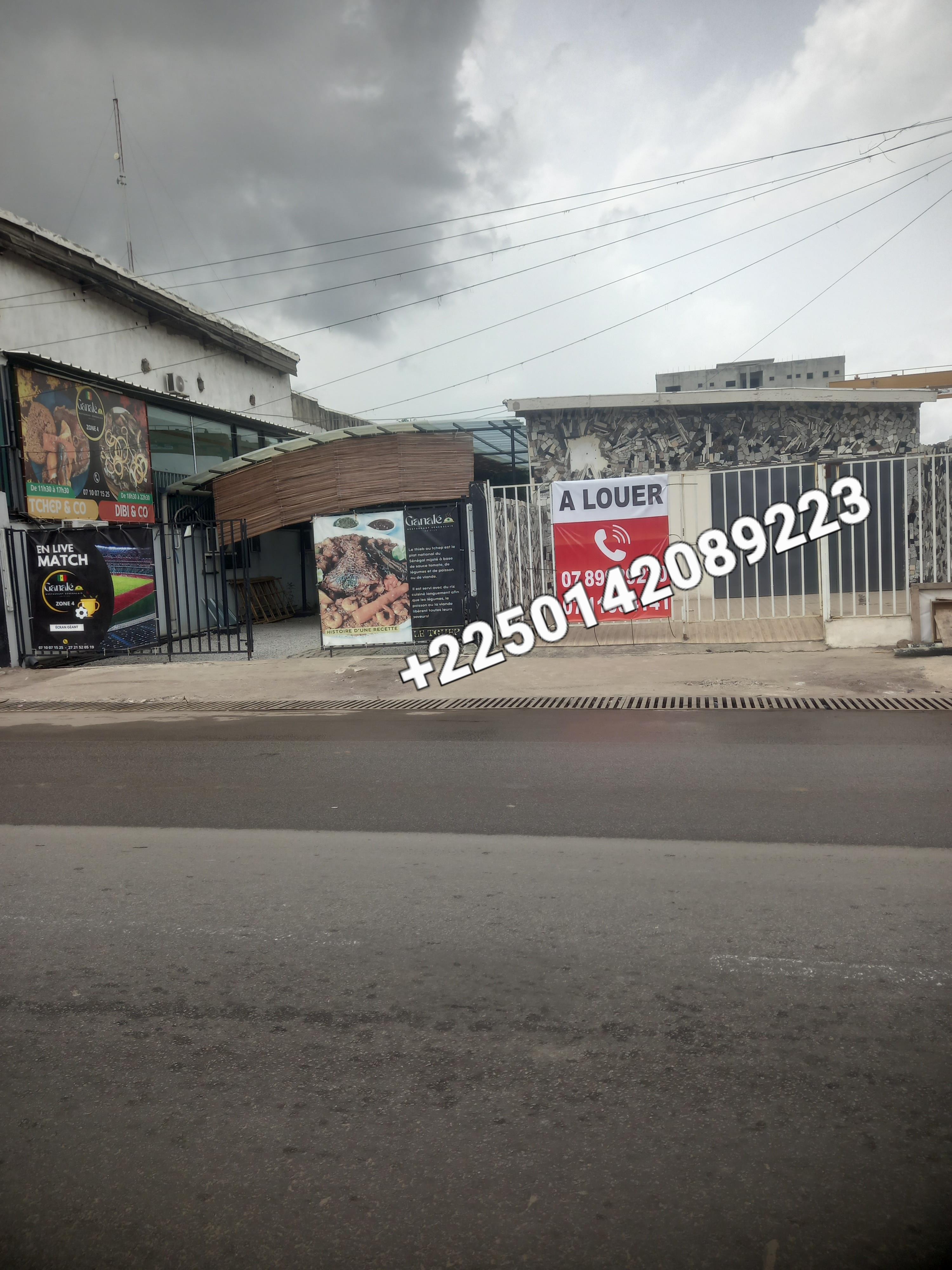 Location d'un Atelier / Magasin à 600.000 FCFA  : Abidjan-Marcory (Zone4 )