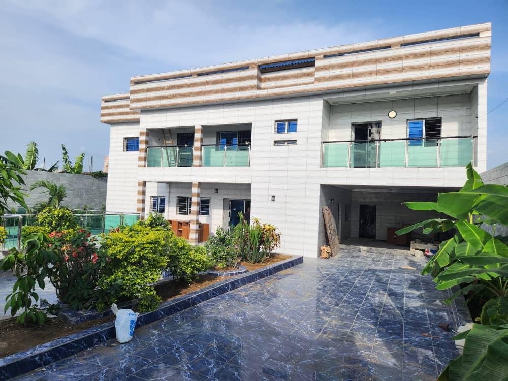 Location d'une Maison / Villa de 8 pièce(s) à 3.000.000 FCFA : Abidjan-Cocody-Angré (Cocody chu )