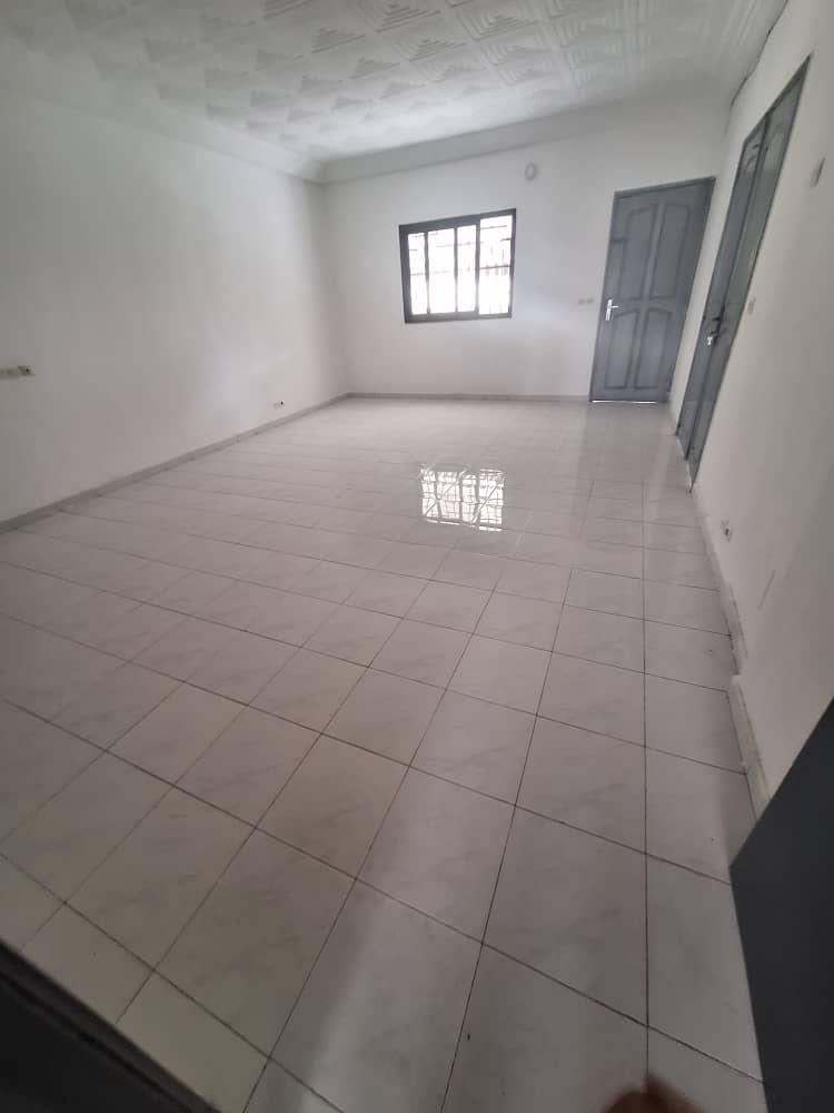 Location d'une Maison / Villa de 6 pièce(s) à 1.100.000 FCFA : Abidjan-Cocody-Riviera (Attoban )