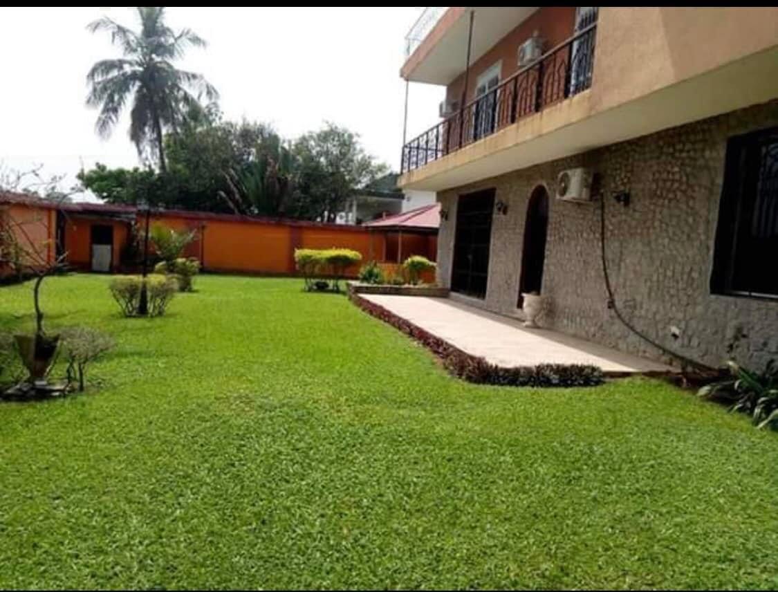 Vente d'une Maison / Villa de 8 pièce(s) à 1.500.000.000 FCFA : Abidjan-Cocody centre (Cocody Ambassade )