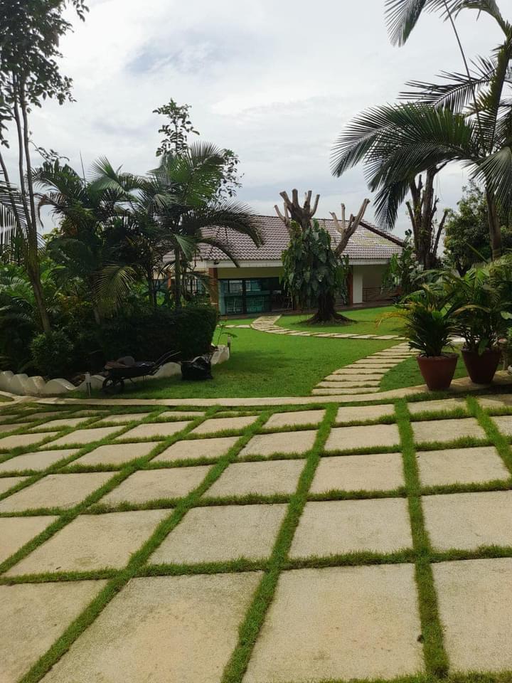 Vente d'une Maison / Villa de 8 pièce(s) à 3.500.000.000 FCFA : Abidjan-Cocody-Riviera (Rivera golf )