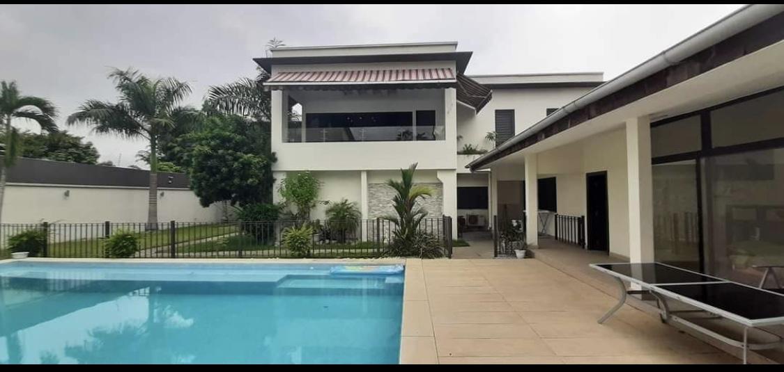 Vente d'une Maison / Villa de 8 pièce(s) à 1.200.000.000 FCFA : Abidjan-Cocody-2 Plateaux (Cocody vallon )