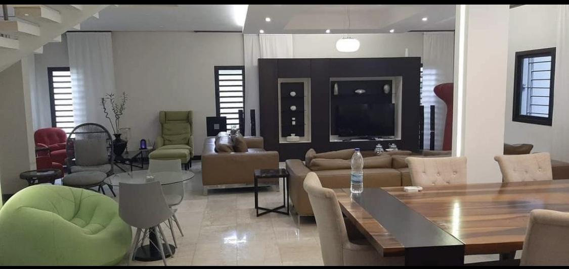 Vente d'une Maison / Villa de 8 pièce(s) à 1.200.000.000 FCFA : Abidjan-Cocody-2 Plateaux (Cocody vallon )