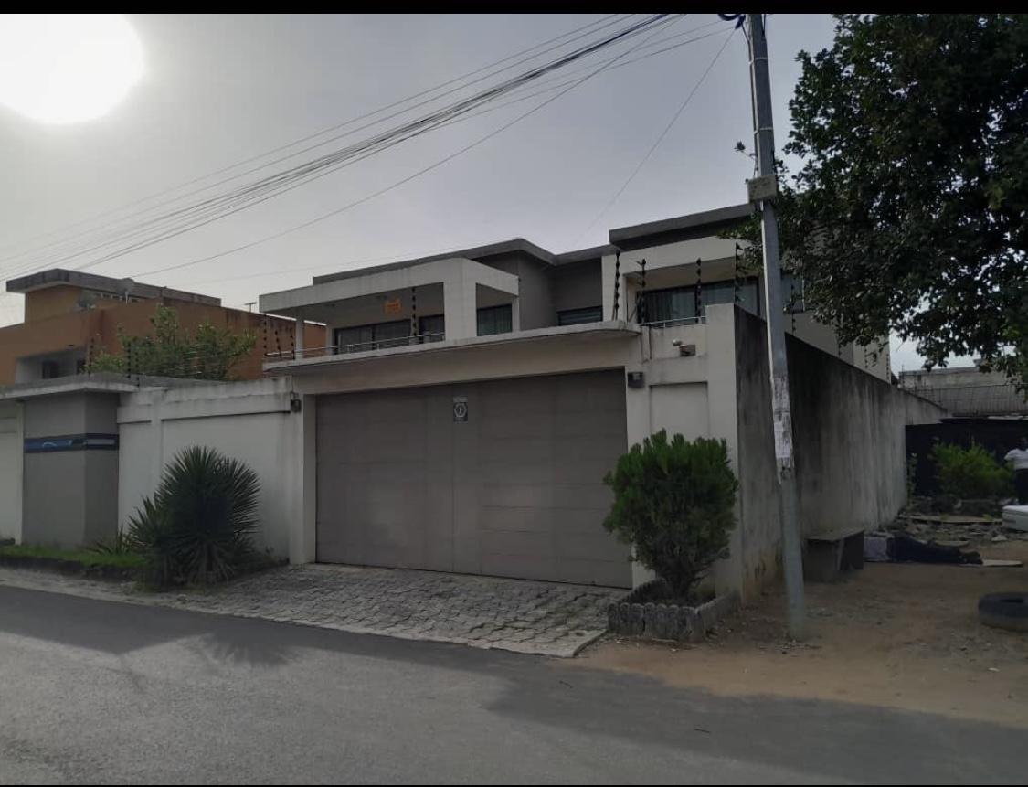Vente d'une Maison / Villa : Abidjan-Cocody-Angré (Angre 8)