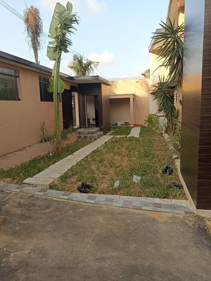 Location d'une Maison / Villa de 5 pièce(s) à 1.400.000 FCFA : Abidjan-Cocody-Riviera (Rivera attoban )