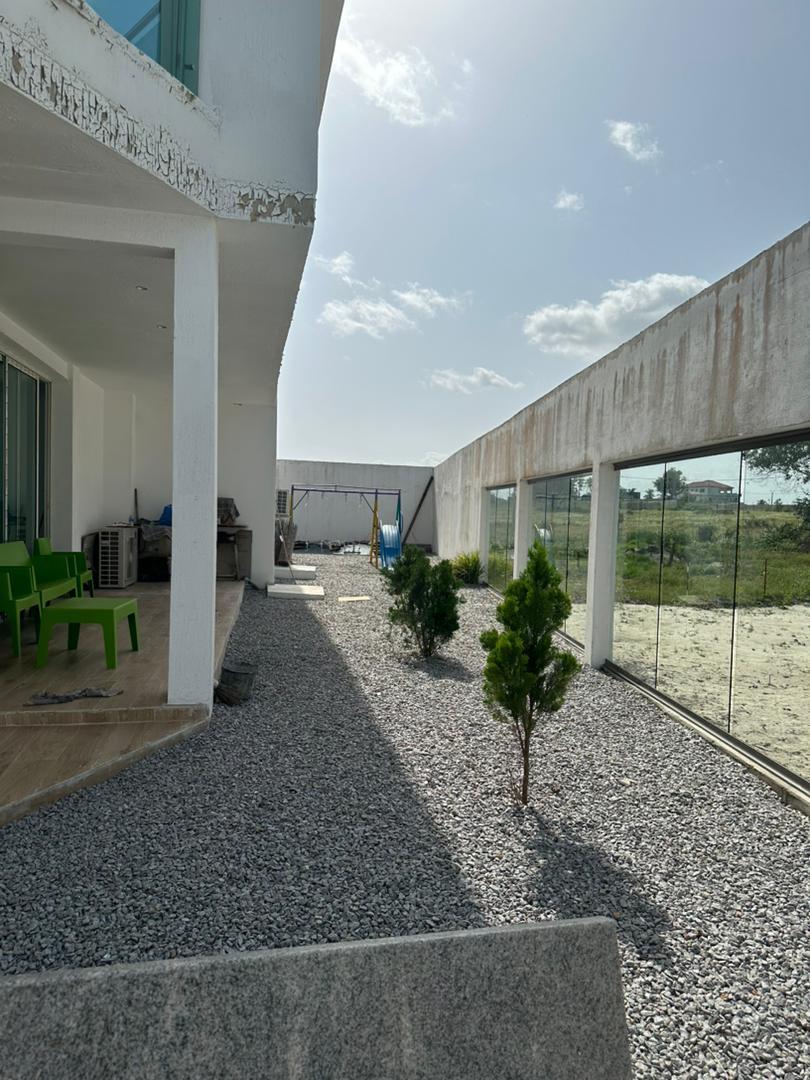 Vente d'une Maison / Villa de 10 pièce(s) à 325.000.000 FCFA : Abidjan-Bingerville (GBREBO )