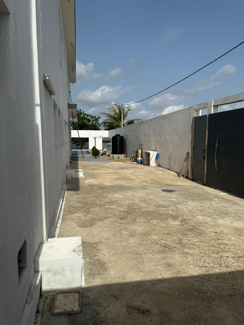 Vente d'une Maison / Villa de 10 pièce(s) à 325.000.000 FCFA : Abidjan-Bingerville (Bingerville )