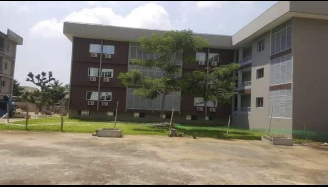 Vente d'un Immeuble : Abidjan-Cocody-Riviera (Cocody 3 )