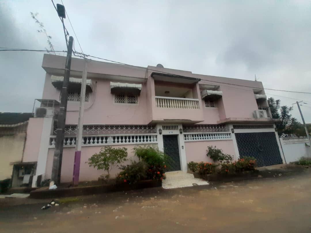 Vente d'une Maison / Villa : Abidjan-Cocody-2 Plateaux (CITE VERSANT 1)