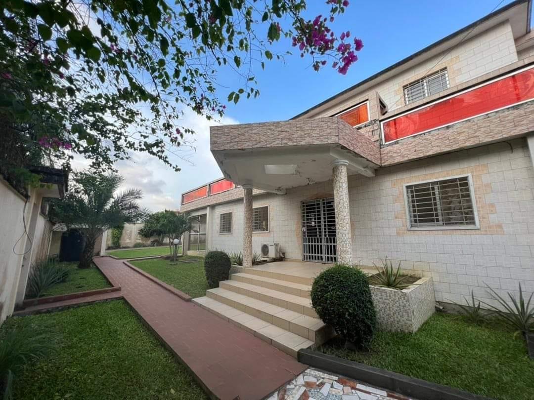 Vente d'une Maison / Villa : Abidjan-Cocody-Riviera (RIVIERA ABBATA)