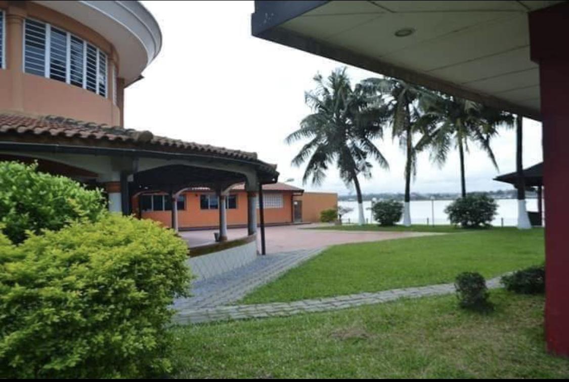 Vente d'une Maison / Villa de 8 pièce(s) à 950.000.000 FCFA : Abidjan-Koumassi (Koumassi )