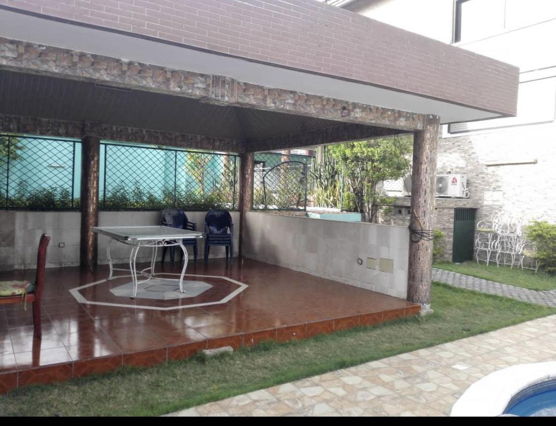 Vente d'une Maison / Villa de 17 pièce(s) à 1.500.000.000 FCFA : Abidjan-Cocody-Riviera (Cocody golf 1)