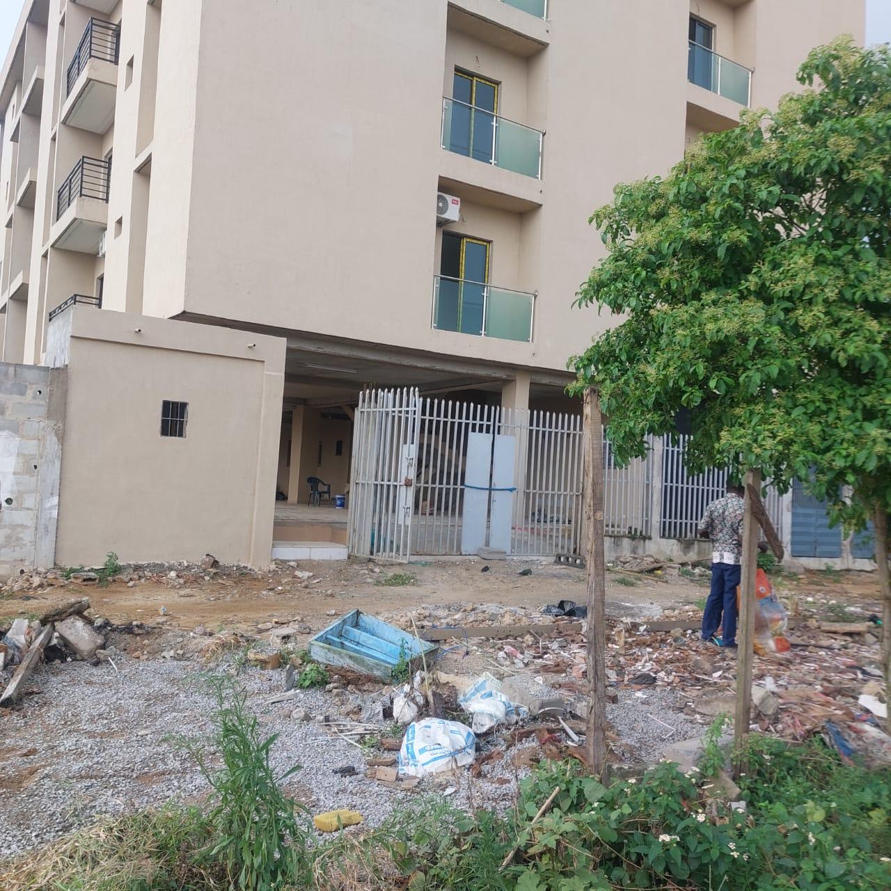 Vente d'un Immeuble : Abidjan-Cocody-Angré (Angre chu )
