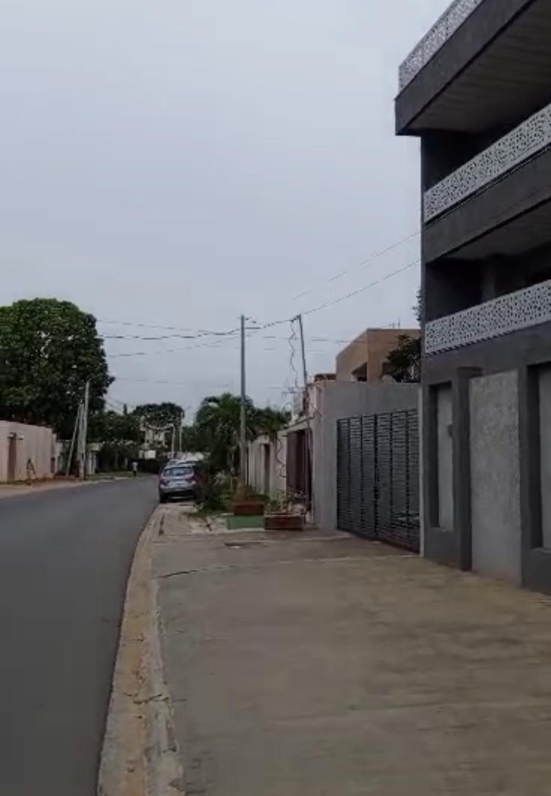 Vente d'un Immeuble : Abidjan-Cocody-2 Plateaux (Cocody vallon )