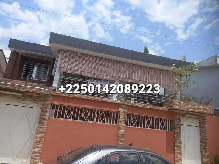 Location d'une Maison / Villa : Abidjan-Cocody-Riviera (Riviera 3)