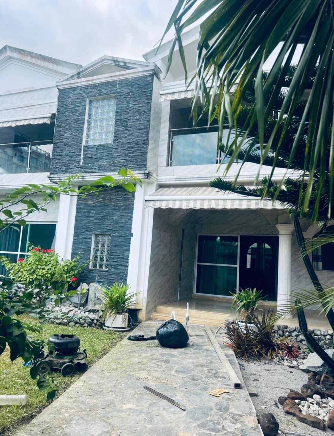 Vente d'une Maison / Villa : Abidjan-Cocody-Riviera (M’badon )
