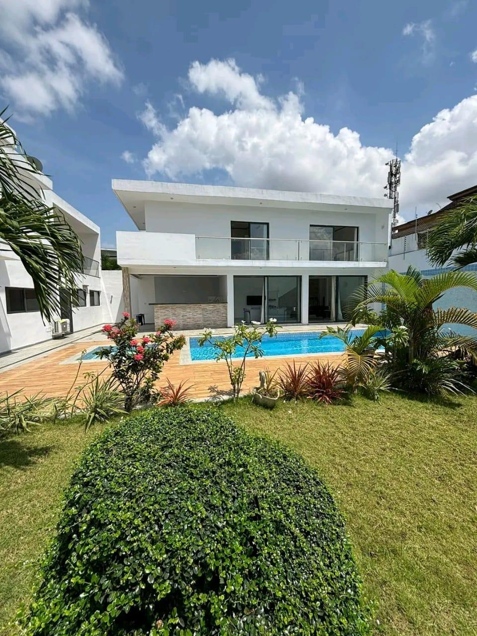 Location d'une Maison / Villa : Abidjan-Cocody-Riviera (cité world city)