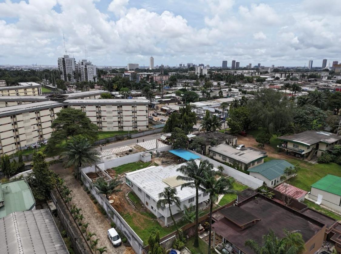 Vente d'un Terrain : Abidjan-Cocody centre (Cocody ambassade )