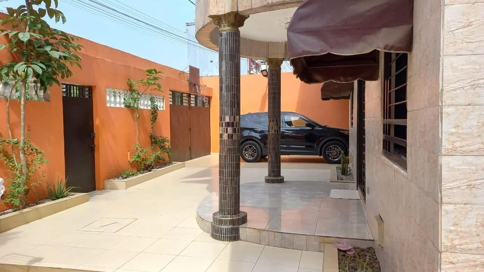 Vente d'une Maison / Villa : Abidjan-Cocody-Riviera (Cocody faya DROGBA )