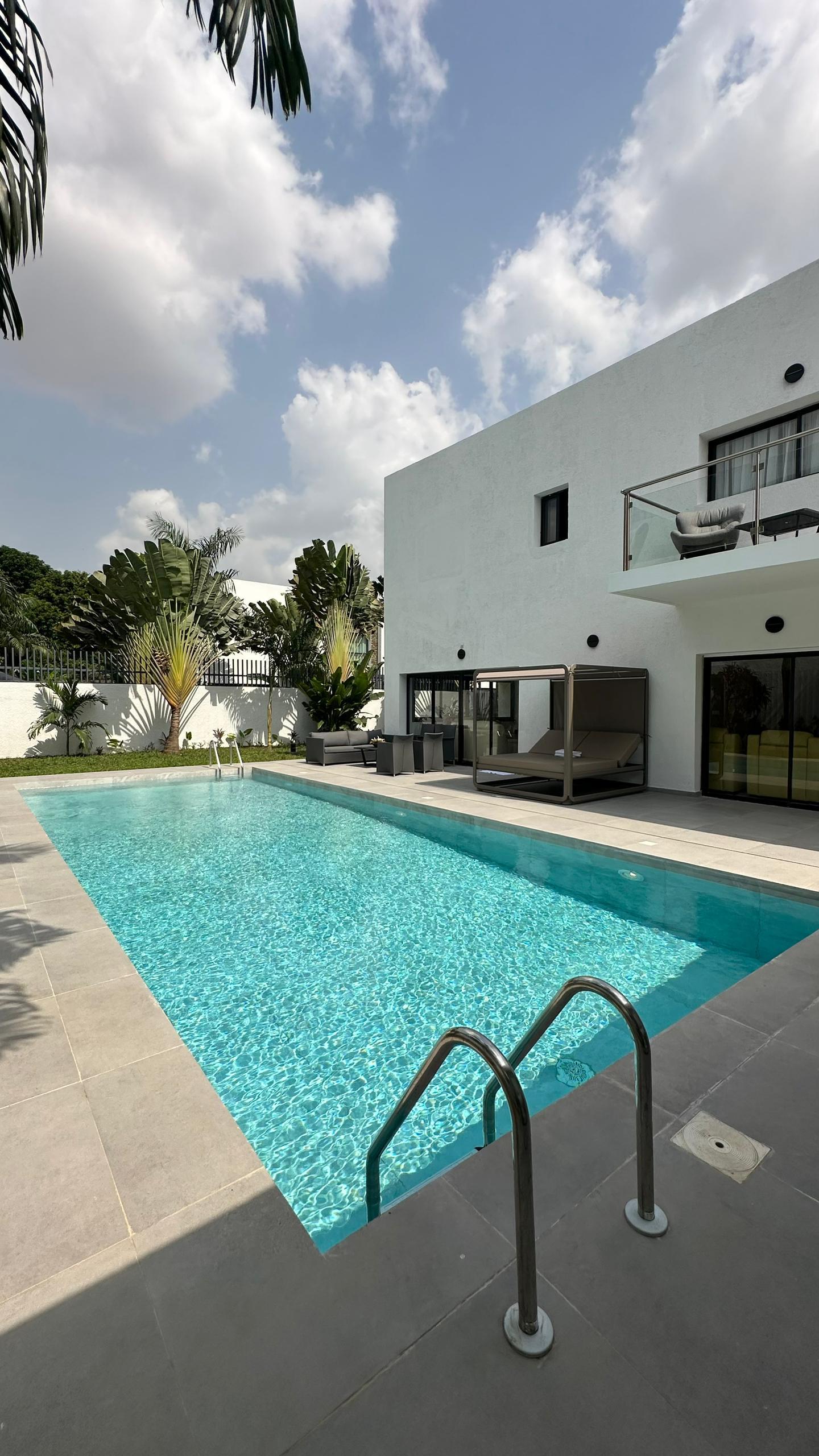 Vente d'une Maison / Villa : Abidjan-Cocody-Riviera (Riviera Golf 4)